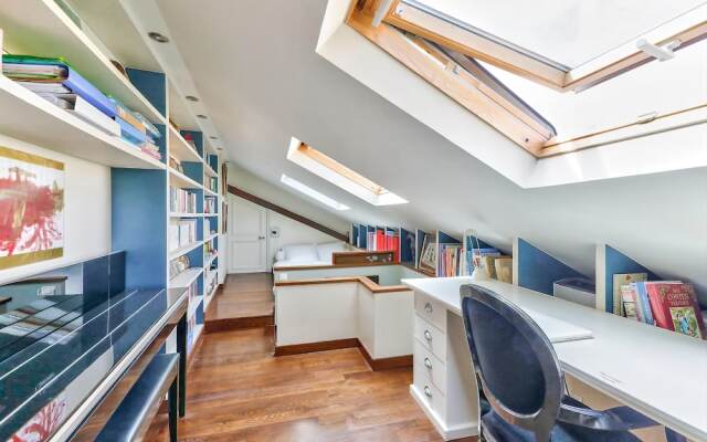 Отель Appartement de charme-Eperon комната для гостей