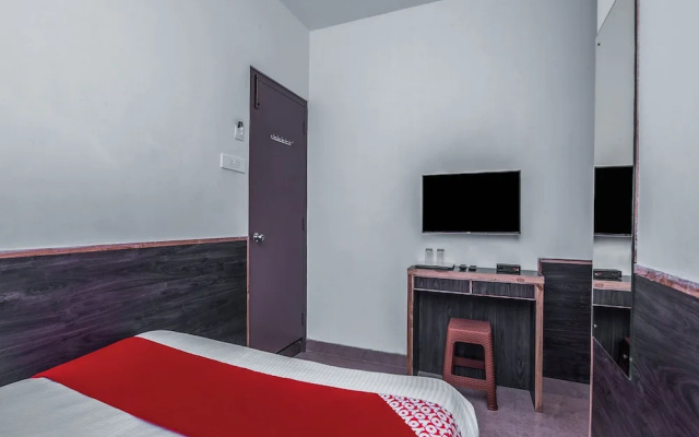 OYO 13262 Hotel Indiana