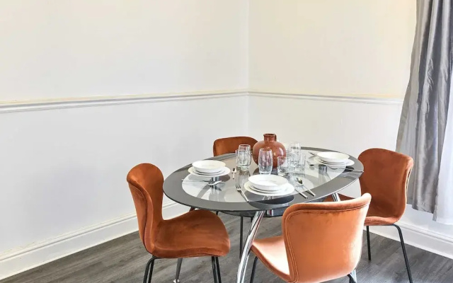 Host Stay Bishop House