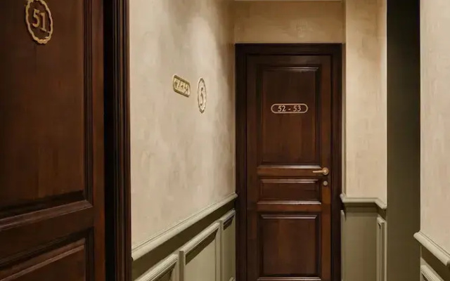 Leon Hotel-pigalle/suite-44