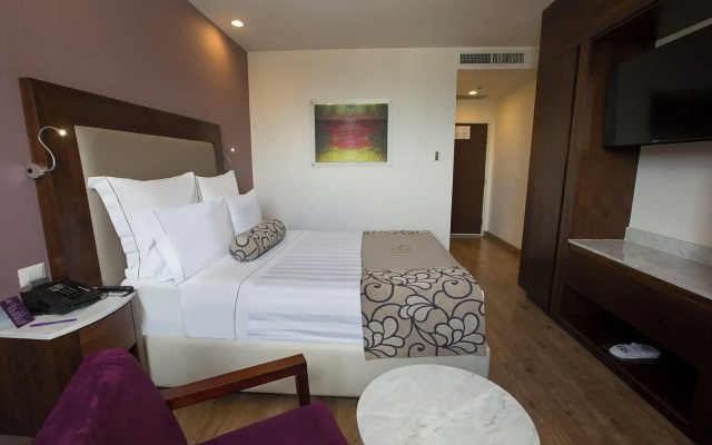 HS HOTSSON Hotel Querétaro