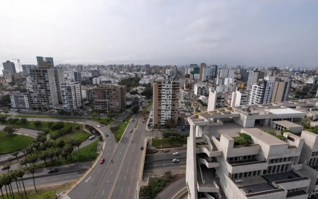 Classy 1 BR Barranco Apartment High Floor