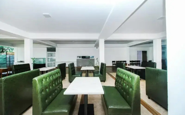The Kings Bay Hotel by OYO Rooms