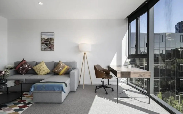 Bright South Yarra Flat With Balcony