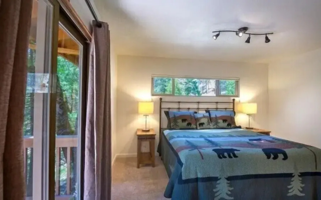 Scenic Wonders Evergreen Cabin 3 Bedroom