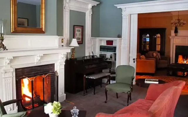 The DeBary Inn