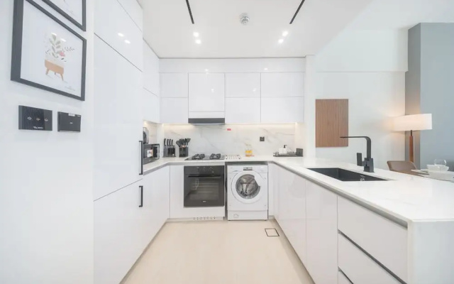 Vibrant 1-bedroom in JVC Sleeps 4 With Balcony