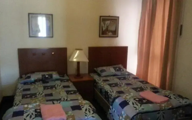 Oakley Home Stay @ Marina Court
