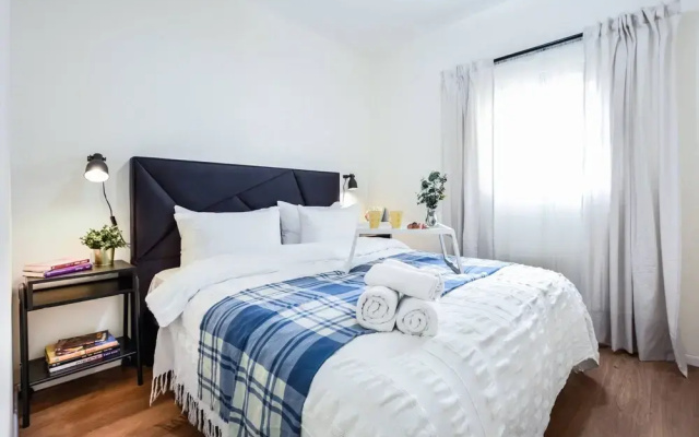 MAMAD - Apt with Balcony In the Heart of TLV