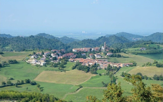Charming Castle Stay, Robella