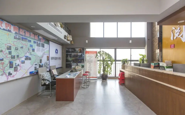 Jun Yue Man Ju Hotel