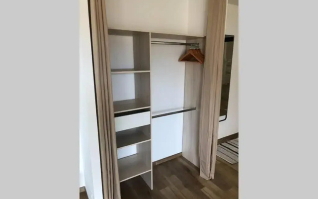 Spacieux studio entièrement rénové