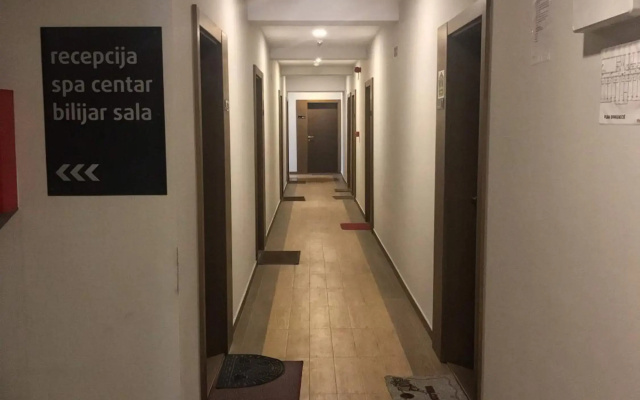 Studio Milmari ,Premier 18
