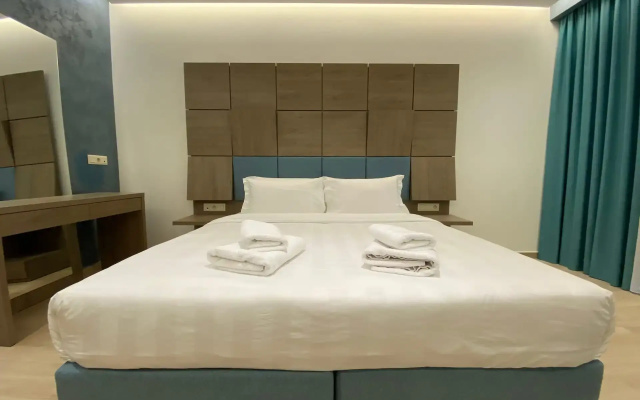 Mirror Hotel