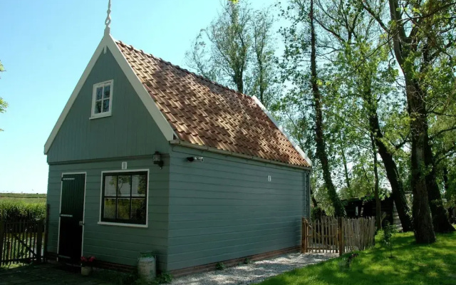Quaint Holiday Home in Amsterdam near Lake
