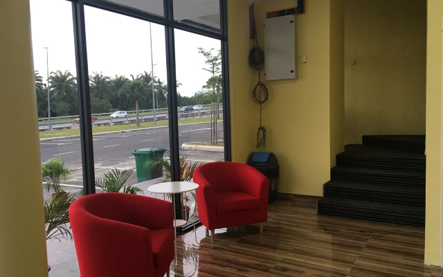Swing & Pillows - Kota Warisan