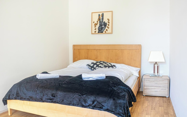 Stylish 2BR Apartment Long Stay for 5