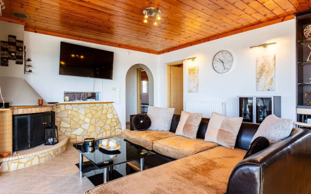 Seaview Nature Retreat - Filiatra s Cozy Hideaway