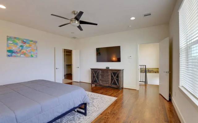 3-story Home Near Museums, Nightlife & Downtown!