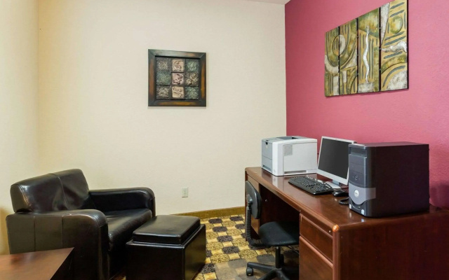 Quality Suites Huntsville Near University