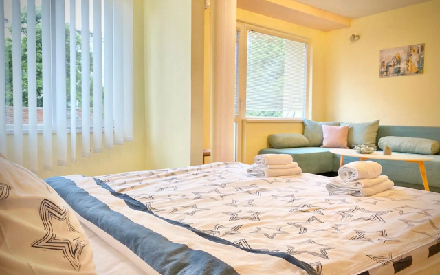 Sunny Central Apartment with TV & Wi-Fi