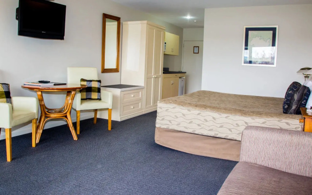 Baycrest Lodge