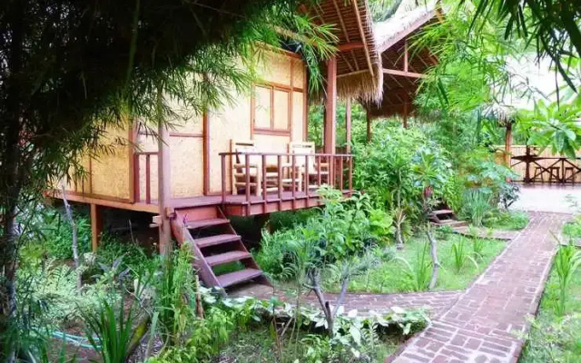Shibui Garden Bungalows and Restaurant