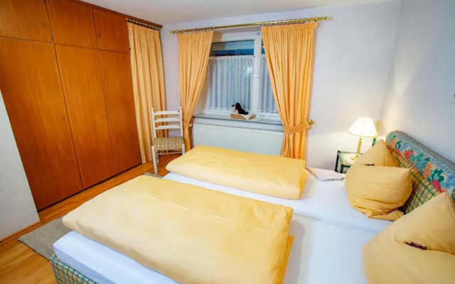 Ferienwohnung-Im-Kelterhaus-Wohnung-Gelber-Salon