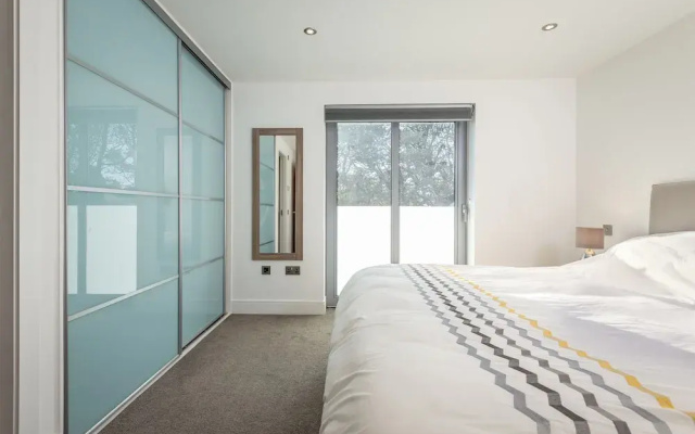Luxury Balcony Apartment with Parking