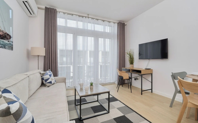 Airport Wroc?aw Apartment by Renters