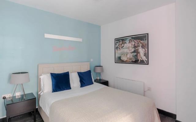 The Slaycation Crib: Stylish London Retreat By