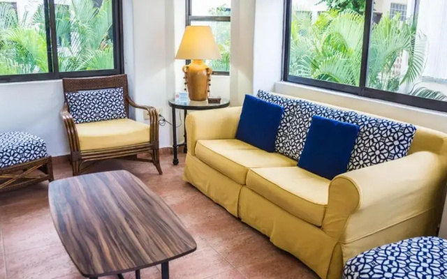 Royal Palms 6