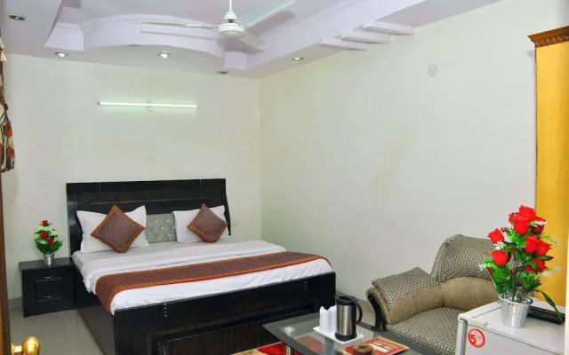Oyo 44081 Hotel Royal Holidays