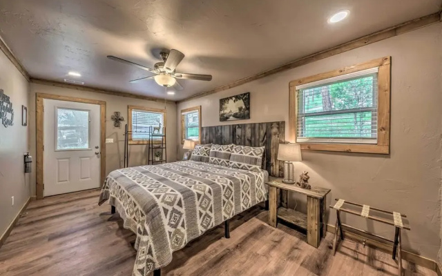 Ruidoso Cabin w/ Patio - Walk to Midtown!