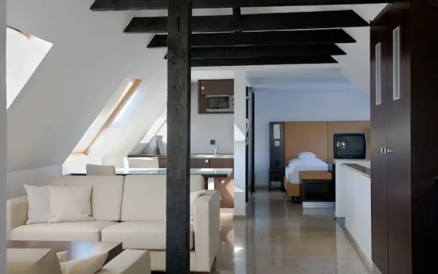 Burns Art Apartments