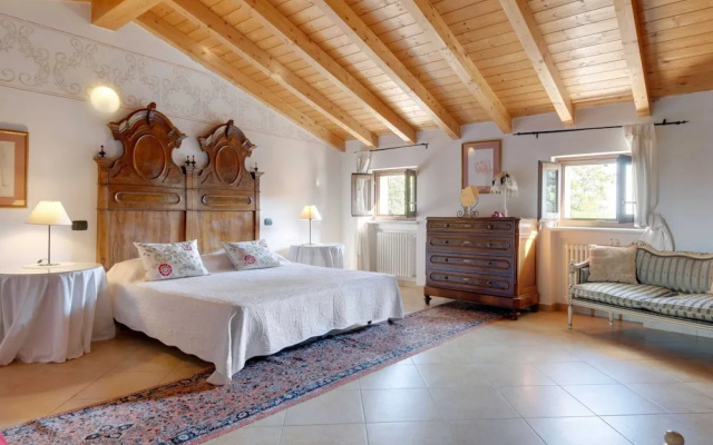 Fabulous Mansion in Pesina Spezie near Lake