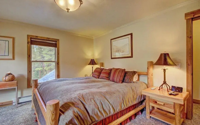 Grey Squirrel Lodge