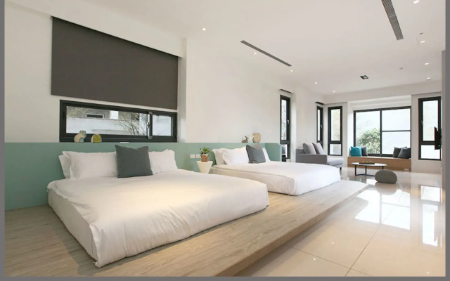 Lovely Pond Hostel