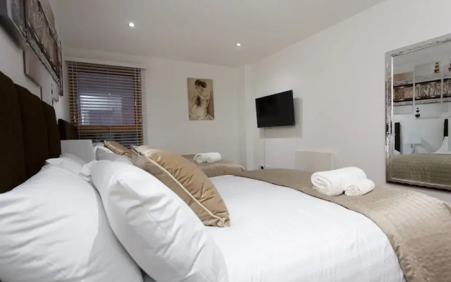 Live in Leeds Sky Penthouse