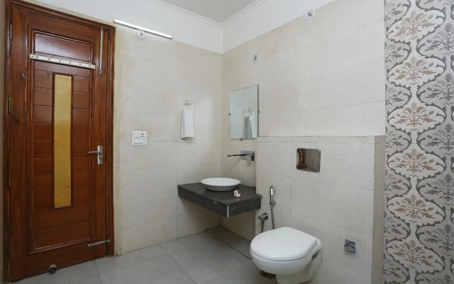 OYO Rooms Ghaziabad Railway Station 2