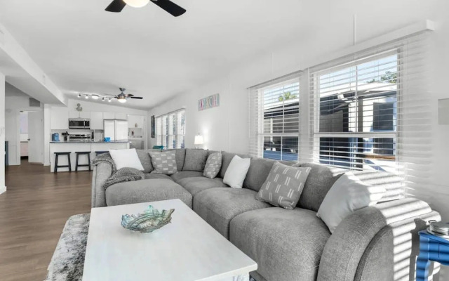 Dockside Retreat
