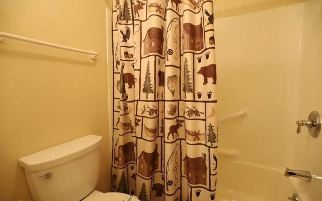 Walk to the Town Square at This Waterville Valley Vacation Condo! Sb13v