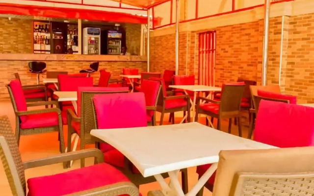 Alim Royal Hotel and Suites