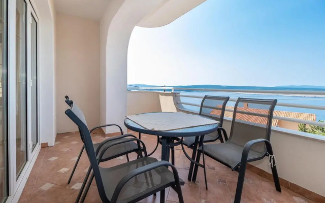 Beautiful Apartment in Dramalj With Wifi and 3 Bedrooms
