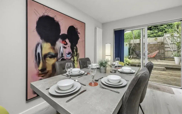 Sunset Townhouse With Free Parking