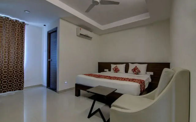 OYO 15108 Hotel Galaxy Inn