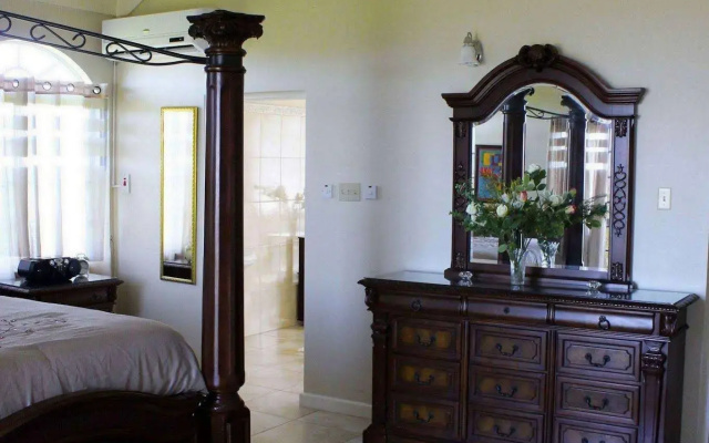 Retreat Guesthouse Luxury Suites