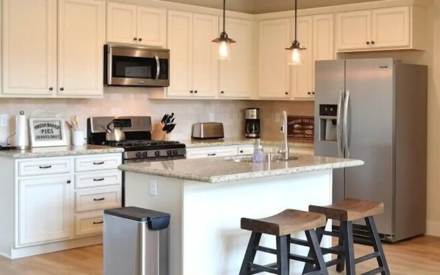 Scenic Wonders River Rock 3 Bedroom Loft