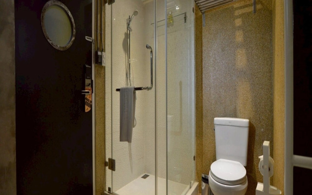 Twin Comfort Stay Chic & Spacious Setup