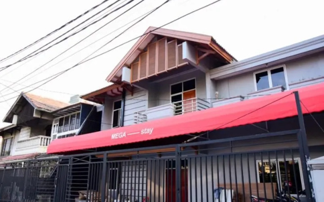 RedDoorz Plus Near Mall Kelapa Gading